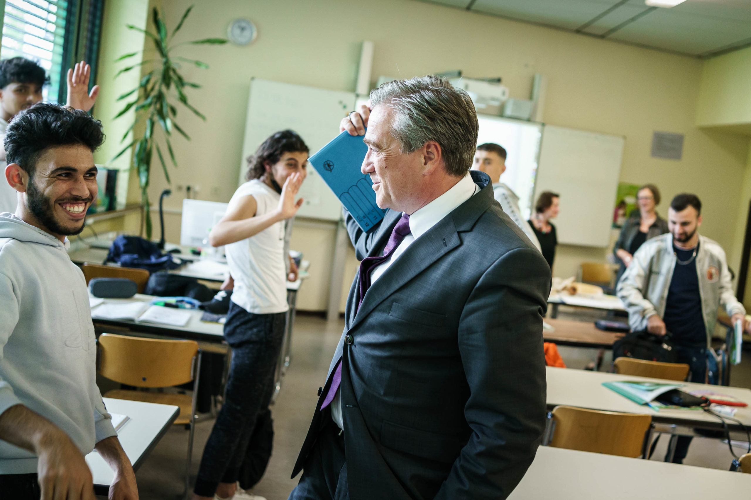 Wolfgang Büchner, stellvertretender Regierungssprecher, besucht die Hans-Böckler-Schule in Berlin Kreuzberg im Rahmen des EU-Projekttages an Schulen