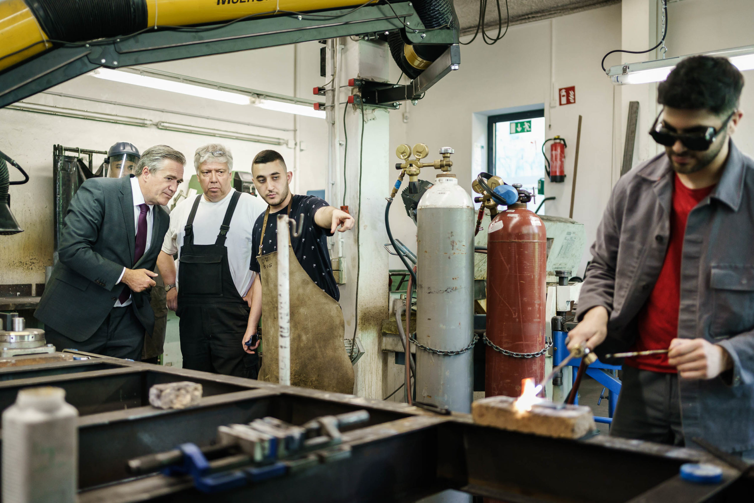 Wolfgang Büchner, stellvertretender Regierungssprecher, besucht die Hans-Böckler-Schule in Berlin Kreuzberg im Rahmen des EU-Projekttages an Schulen